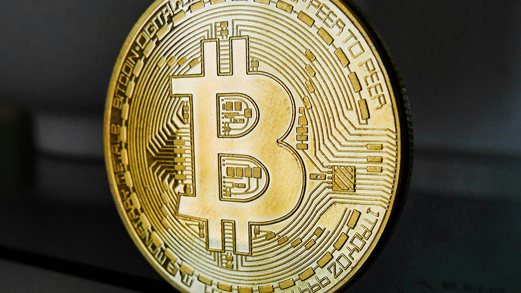 Bitcoin Network Hits Record Power, Falling Profits Push Miners to AI